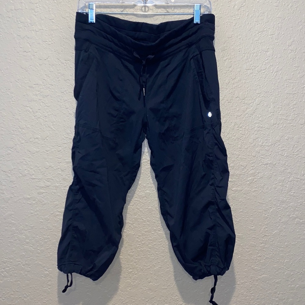 Sz 8 M Lululemon Black Studio Crop Pants